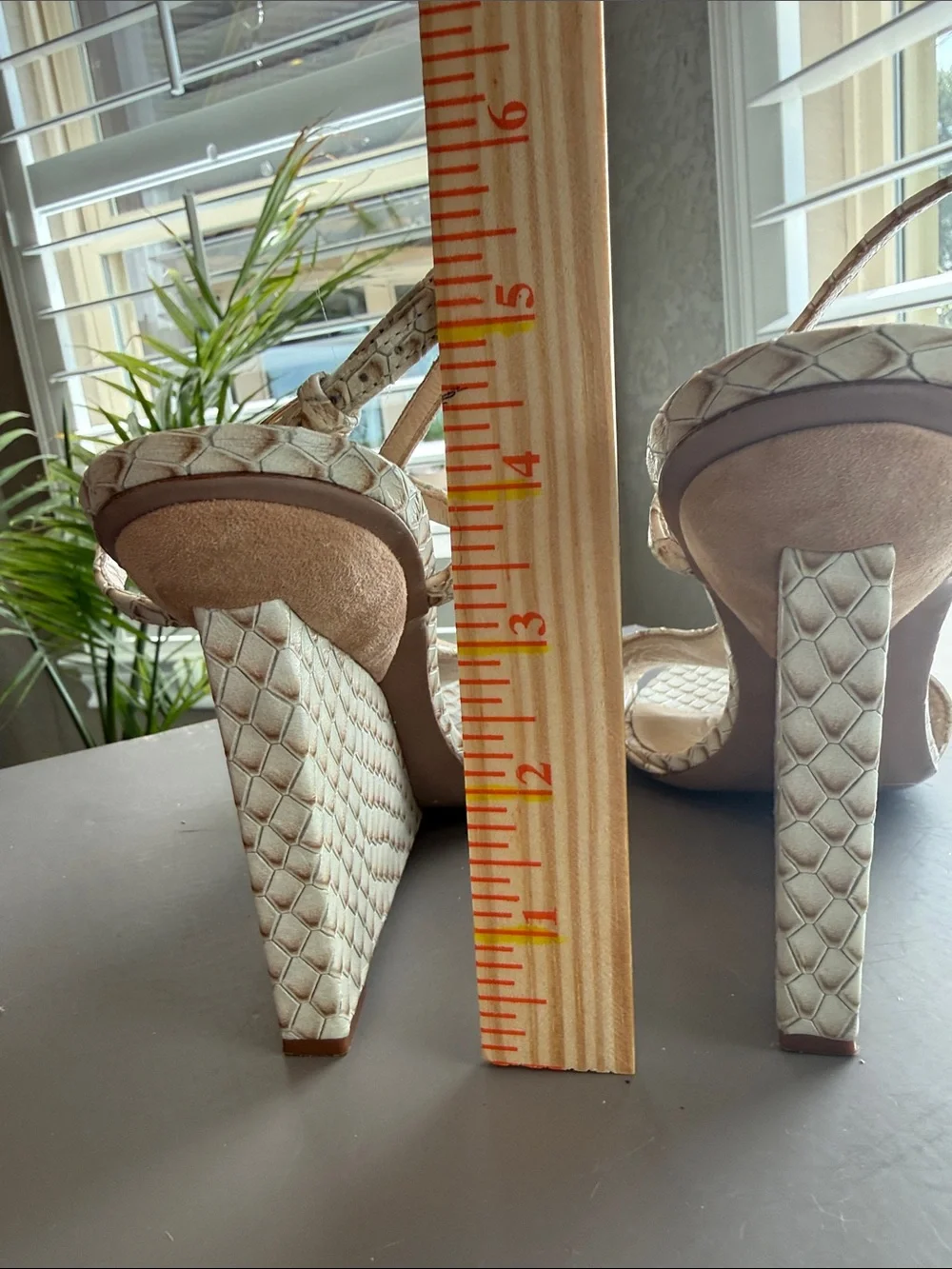 VIOLAVINCA Woven Block Heel Sandals in Tan and Cream Leather